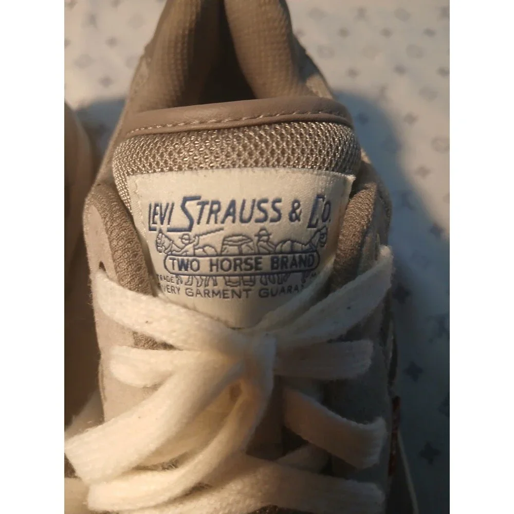 MENS LEVI'S COMFORT GRAY TENNIS SHOE SIZE 10